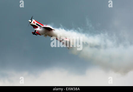 Aerei da aerobica con emissioni di fumo Foto Stock