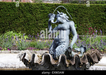 Funzione di acqua in corrispondenza al Powerscourt House in Irlanda Foto Stock