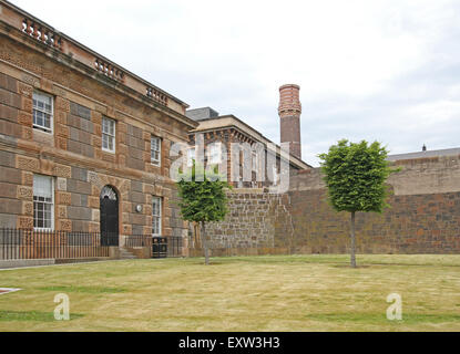 Esterno in pietra, torre di ventilazione prigione vittoriana nel Regno Unito. Ex prigione ora attrazione turistica, Crumlin Road Gaol, Belfast Irlanda del Nord. Foto Stock