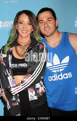 YouTube star Jenna marmi fossato ospita venerdì alle palme Piscina e Dayclub all'interno del Palms Casino Resort presenta: Jenna marmi, Julien Solomita dove: Las Vegas, Nevada, Stati Uniti quando: 15 Maggio 2015 Foto Stock