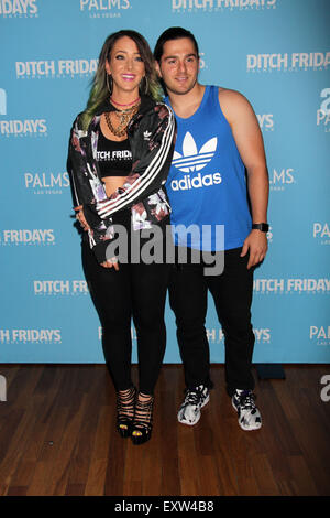 YouTube star Jenna marmi fossato ospita venerdì alle palme Piscina e Dayclub all'interno del Palms Casino Resort presenta: Jenna marmi, Julien Solomita dove: Las Vegas, Nevada, Stati Uniti quando: 15 Maggio 2015 Foto Stock