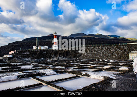 Faro di Fuencaliente domina le saline sul lato sud di La Palma, Spagna. Foto Stock