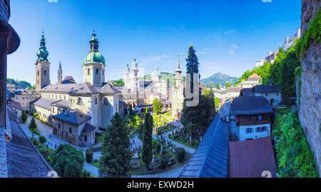 Stiftskirche San Pietro e Salzburger Dom, Salisburgo, Austria, Europa Foto Stock