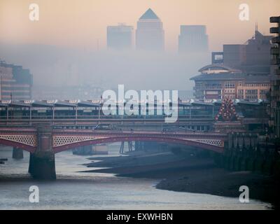 Fiume Thamse e Blackfriars Bridge di Londra, Inghilterra, Gran Bretagna, Europa Foto Stock
