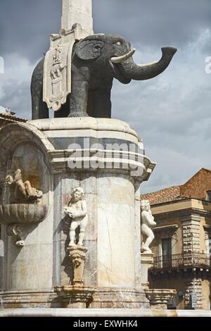 Fontana dell'elefante, Catania, Sicilia, Italia, Europa Foto Stock