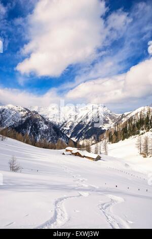 Alp hut in snow, Hafeichtalm, Radstaedter Tauern, Pongau, Salzburger Land Austria, Europa Foto Stock