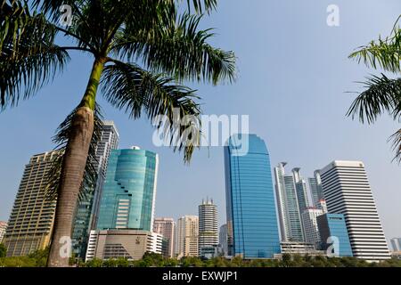 Highrises, Banjakitti Park, Bangkok, Thailandia, Asia Foto Stock