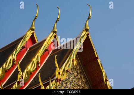 Golden Roof creste di Wat Po, Bangkok, Thailandia Foto Stock