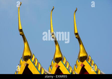 Golden Roof creste di Wat Po, Bangkok, Thailandia Foto Stock