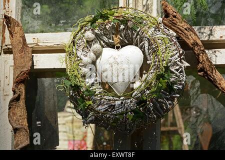 Ghirlanda floreale con cuore Foto Stock