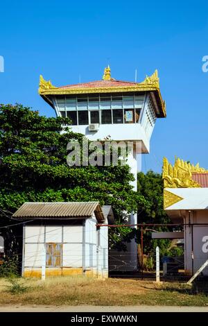 Torre dell'aeroporto Nyaung U, Mandalay Myanmar, Asia Foto Stock