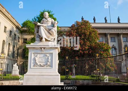 Wilhelm von Humboldt monumento, Unter den Linden, Berlino, Germania, Europa Foto Stock
