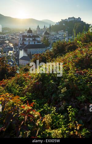 Vista da Moenchsberg presso sunrise, Salisburgo, Austria Foto Stock