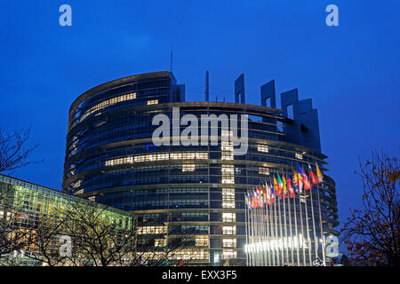 Parlamento europeo di notte Foto Stock