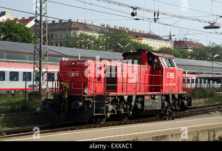 Di derivazione elettrica locomotore Wien Westbahnhof vienna west station austria Foto Stock