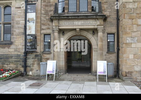 Esterno del palazzo dell'Università libreria verde Durham Regno Unito Luglio 2015 Foto Stock