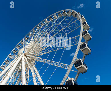 La ruota di Liverpool. The Big Wheel accanto all'Echo Arena, Liverpool, Inghilterra, Regno Unito Foto Stock