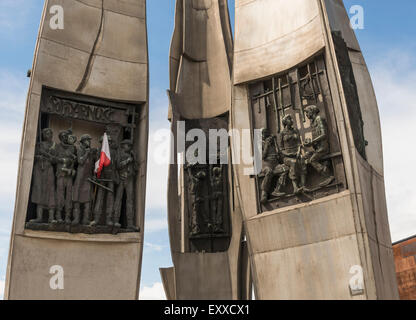 In dettaglio il monumento dei Caduti i lavoratori del cantiere 1970 a Danzica, Polonia, Europa Foto Stock