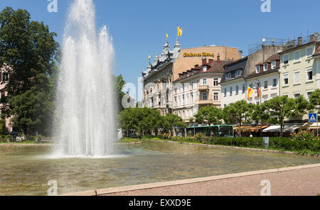 Fontana nella città termale di Baden-Baden, Baden-Württemberg, Germania, Europa Foto Stock