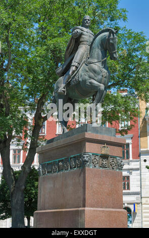 Il re della Galizia e la Volhynia Daniel (1201-1264), fondatore di Lviv, monumento di Lviv, Ucraina. Fu eretto un monumento nel 2001. Foto Stock