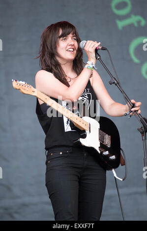 Courtney Barnet gioca Glastonbury Festival presso l'azienda agricola degna il 27/06/2015 presso l'azienda agricola degna, Glastonbury. Persone nella foto: Courtney Barnet. Foto di Julie Edwards Foto Stock