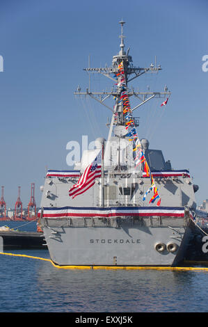 Stati Uniti guidato Arleigh Burke-class missile destroyer USS Stockdale (DDG-106) ormeggiata nel porto di Vancouver Foto Stock