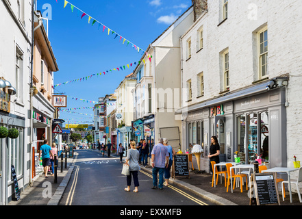 Negozi su Arwenack Street nel centro della città, Colchester, England, Regno Unito Foto Stock