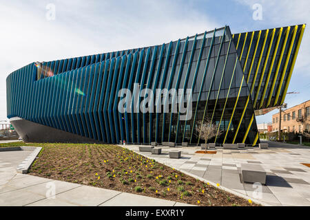 Esterno, El Centro urbano, campus Northeastern Illinois University, Avondale, Chicago, Illinois, Stati Uniti d'America Foto Stock