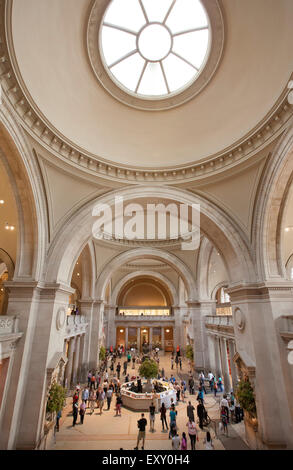 NEW YORK - 26 Maggio 2015: il Metropolitan Museum of Art si trova nella città di New York è il più grande museo di arte in Stati Uniti Foto Stock