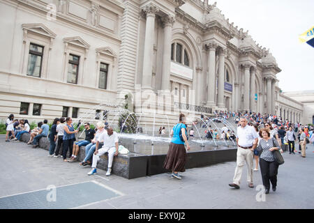 NEW YORK - 26 Maggio 2015: il Metropolitan Museum of Art si trova nella città di New York è il più grande museo di arte in Stati Uniti Foto Stock