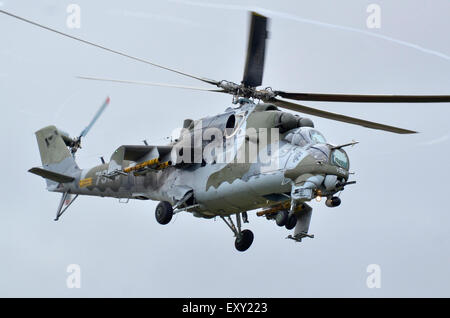 Mil Mi-24V/Mi-35 operati dalla Czech Air Force visualizzazione a RIAT 2015, Fairford, UK. Credito: Antony ortica/Alamy Live News Foto Stock