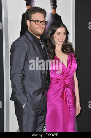 LOS ANGELES, CA - 10 gennaio 2011: Seth Rogen & Lauren Miller presso il Los Angeles premiere del suo nuovo film "il Hornet verde' a Grauman's Chinese Theater di Hollywood. Foto Stock