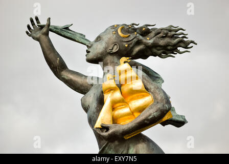 Il ' spirito di South Shields ' scultura in bronzo di Irene marrone, a South Shields Riverside Foto Stock