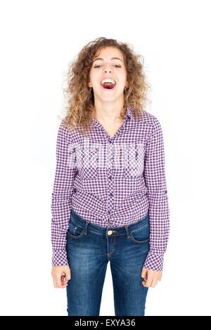 Bella donna ispanica facendo espressioni diverse in diversi set di vestiti: ridere Foto Stock