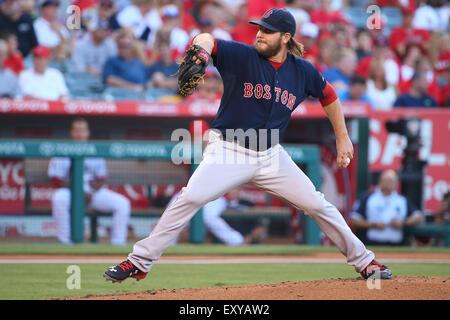Los Angeles, California, USA. 17 Luglio, 2015. Luglio 17, 2015: Boston Red Sox a partire lanciatore Wade Miley #20 piazzole di un hitter ma non riesco ad ottenere la vittoria nella partita tra Boston Red Sox e Los Angeles gli angeli di Anaheim, Angel Stadium di Anaheim, CA, fotografo: Pietro Joneleit Credito: Cal Sport Media/Alamy Live News Foto Stock