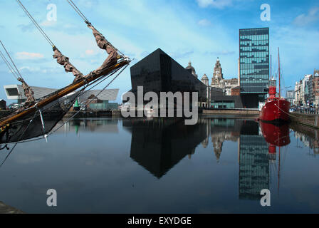 Riflessioni Canning Dock Liverpool Foto Stock