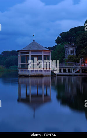 Il lago di Massaciuccoli, Torre del Lago Puccini, Viareggio, Provincia di Lucca, Toscana Italia Europa. Foto Stock