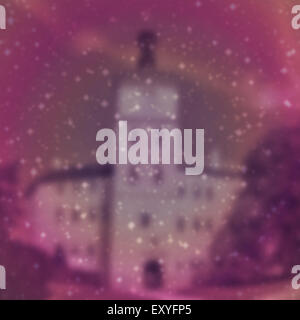 Magica sognante castello sfocata in Deep Purple Foto Stock