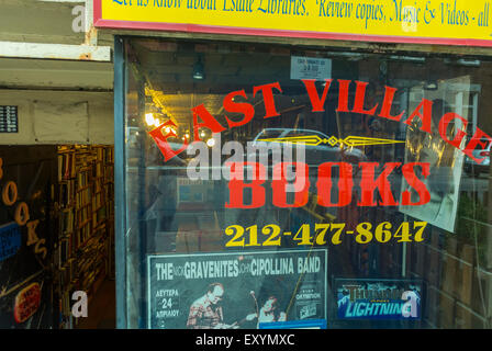 New York City, NY, Stati Uniti, East Village Scenes, Manhattan District, 'East Village Bookstore', 'Saint Marks Place' Shop Front Window, Sign Foto Stock