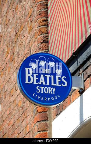 Segno sulla parte esterna del Beatles Story edificio ad Albert Dock, Liverpool, Merseyside England, Regno Unito, Europa occidentale. Foto Stock