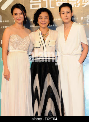 Taipei. 18 Luglio, 2015. L'attrice Angelica Lee, direttore Sylvia Chang e attrice Ren'e Liu partecipare alla cerimonia di premiazione del XVII Taipei Film Festival di Taipei, a sud-est della Cina di Taiwan, luglio 18, 2015. © Xinhua/Alamy Live News Foto Stock