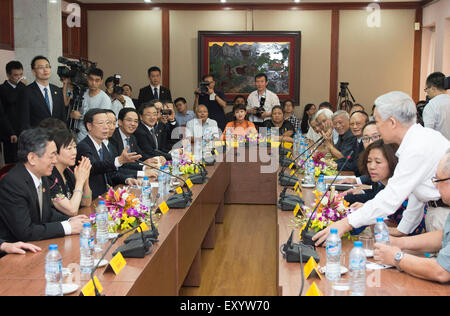 Hanoi, Vietnam. 18 Luglio, 2015. Chinese Vice Premier Zhang Jaili si incontra con gli amici vietnamiti al Museo Ho Chi Minh ad Hanoi, Vietnam, luglio 18, 2015. © Hongguang Lan/Xinhua/Alamy Live News Foto Stock