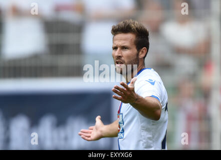 Berlino, Germania. 18 Luglio, 2015. Il palazzo di cristallo di Yohan Cabaye gesti dopo un'opportunità perduta durante la partita amichevole tra 1. FC Union Berlino e Crystal Palace F.C. Alla Stadion Alte Foersterei a Berlino, Germania, 18 luglio 2015. Berlino ha vinto 2:0. Foto: Soeren Stache/dpa/Alamy Live News Foto Stock