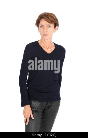 Bella donna facendo espressioni diverse in diversi set di vestiti: annoiato Foto Stock