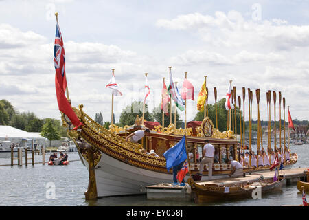 Vincenzo la British Royal Barge, commissionato come un omaggio alla Regina Elisabetta II per il suo Giubileo di diamante a Henley Foto Stock