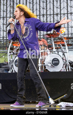 Oshkosh, Wisconsin, Stati Uniti d'America. 16 Luglio, 2015. Il cantante DAVID COVERDALE dei Whitesnake suona dal vivo con la sua band al Rock usa music festival di Oshkosh, Wisconsin © Daniel DeSlover/ZUMA filo/Alamy Live News Foto Stock