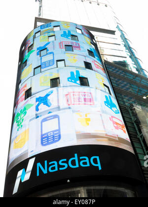 Tabellone elettronico sul NASDAQ MarketSite in Times Square NYC Foto Stock