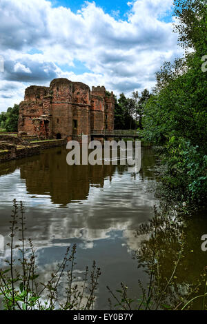 Kirby Muxloe Castello è incompiuta moated fortificato del XV secolo Manor House di Kirby Muxloe, Leicestershire, Inghilterra Foto Stock