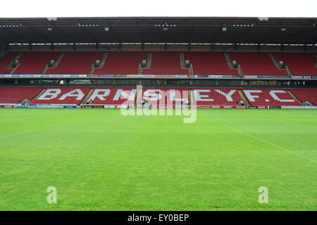 East Stand, Barnsley FC, Oakwell, Barnsley. Immagine: Scott Bairstow/Alamy Foto Stock