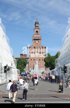 Expo struttura di gate in Piazza Castello, Milano, Italia Foto Stock